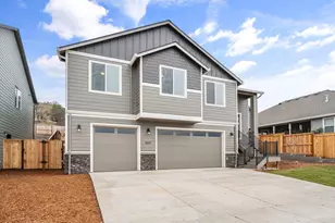 669 Old Waverly Way, Eagle Point, OR 97524 - Photo 2