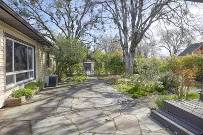 1502 NW Lawnridge Avenue, Grants Pass, OR 97526 - Photo 44