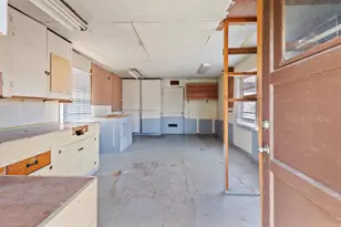 1502 NW Lawnridge Ave, Grants Pass, OR 97526 - Photo 40