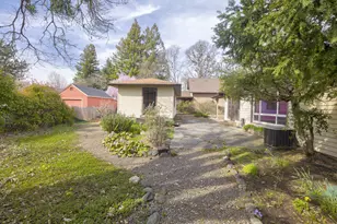 1502 NW Lawnridge Ave, Grants Pass, OR 97526 - Photo 36