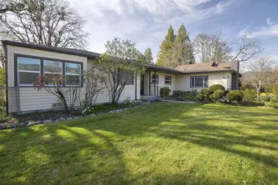 1502 NW Lawnridge Avenue, Grants Pass, OR 97526 - Photo 8