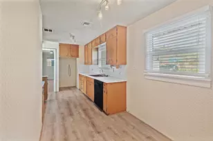 1502 NW Lawnridge Ave, Grants Pass, OR 97526 - Photo 12