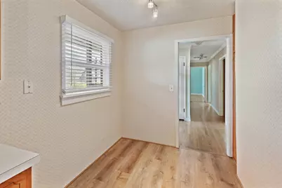 1502 NW Lawnridge Avenue, Grants Pass, OR 97526 - Photo 14