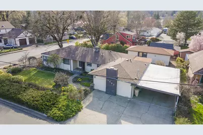 1502 NW Lawnridge Avenue, Grants Pass, OR 97526 - Photo 2