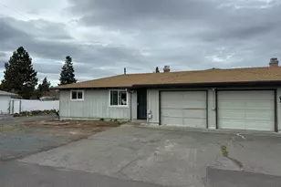 21130 SE Reed Market Rd, Bend, OR 97702 - Photo 2