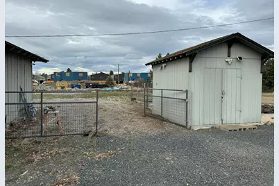 21130 SE Reed Market Road, Bend, OR 97702 - Photo 10