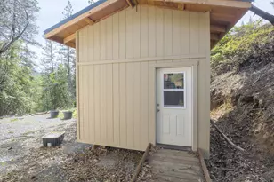 4509 Humbug Creek Rd, Jacksonville, OR 97530 - Photo 4