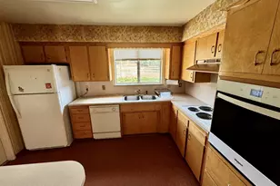 350 Mona Way, Cave Junction, OR 97523 - Photo 6