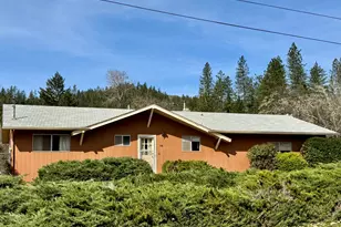 350 Mona Way, Cave Junction, OR 97523 - Photo 4