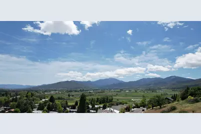 454 Elm Street, Phoenix, OR 97535 - Photo 40