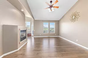 454 Elm St, Phoenix, OR 97535 - Photo 6