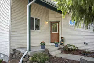 438 NW 19th St, Redmond, OR 97756 - Photo 6