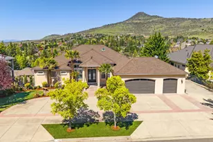 107 Monterey Dr, Medford, OR 97504 - Photo 2