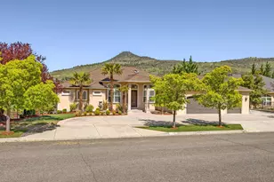 107 Monterey Dr, Medford, OR 97504 - Photo 4