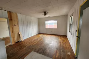 814 W 2nd St, Medford, OR 97501 - Photo 2