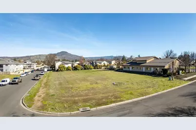 1924 Sky Park Drive, Medford, OR 97504 - Photo 2