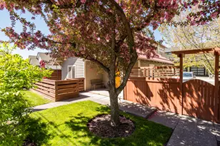 139 NW Broadway St, Bend, OR 97703 - Photo 2