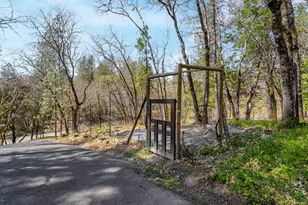 905 Lathrop Rd, Grants Pass, OR 97526 - Photo 32