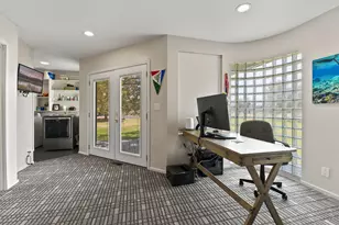 66985 Rock Island Ln, Bend, OR 97703 - Photo 18