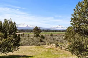 66985 Rock Island Ln, Bend, OR 97703 - Photo 10