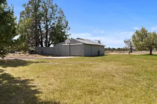 66985 Rock Island Ln, Bend, OR 97703 - Photo 26