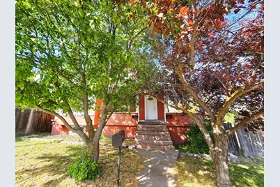 703 N 9th Street, Klamath Falls, OR 97601 - Photo 2