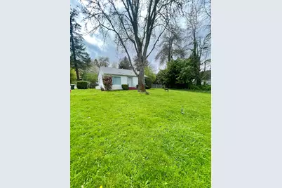 7015 Rogue River Highway, Grants Pass, OR 97527 - Photo 2