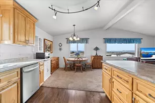 3955 S Stage Rd, Medford, OR 97501 - Photo 8