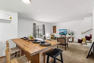 47 SW Eastern Ave, Grants Pass, OR 97526 - Photo 2