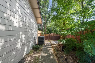 47 SW Eastern Avenue #APT 8, Grants Pass, OR 97526 - Photo 36