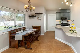 61197 Cottonwood Dr, Bend, OR 97702 - Photo 6