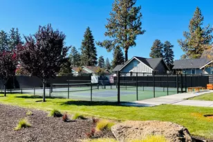 271 E Diamond Peak Ave, Sisters, OR 97759 - Photo 30