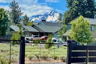 271 E Diamond Peak Ave, Sisters, OR 97759 - Photo 28