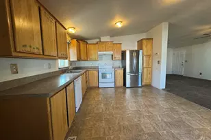 4200 Summers Ln, Klamath Falls, OR 97603 - Photo 6