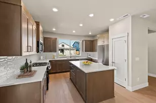 20875 SE Delta Dr, Bend, OR 97702 - Photo 4