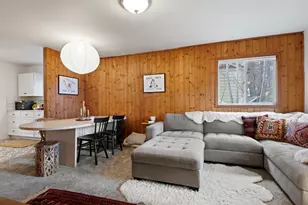 187 W Jefferson Ave, Sisters, OR 97759 - Photo 4