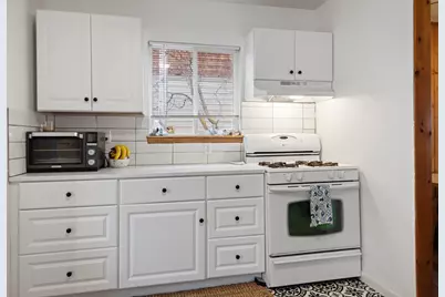 187 W Jefferson Avenue, Sisters, OR 97759 - Photo 6