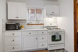 187 W Jefferson Ave, Sisters, OR 97759 - Photo 6