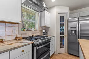 7537 Sterling Creek Rd, Jacksonville, OR 97530 - Photo 10