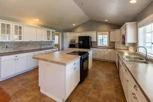 22540 Rickard Rd, Bend, OR 97702 - Photo 8