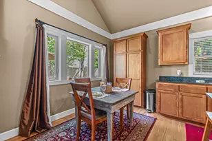 325 Jackson Creek Dr, Jacksonville, OR 97530 - Photo 18