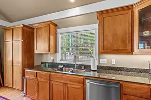 325 Jackson Creek Dr, Jacksonville, OR 97530 - Photo 16