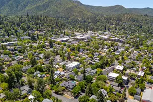 586 B St, Ashland, OR 97520 - Photo 84