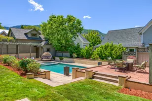 586 B St, Ashland, OR 97520 - Photo 76