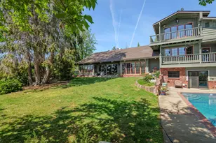 240 NE Scenic Dr, Grants Pass, OR 97526 - Photo 44