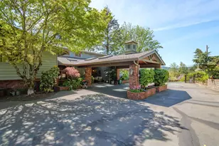 240 NE Scenic Dr, Grants Pass, OR 97526 - Photo 38