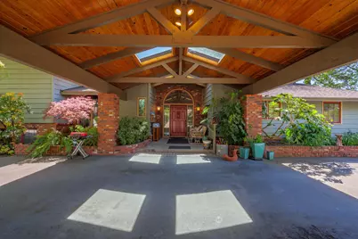 240 NE Scenic Drive, Grants Pass, OR 97526 - Photo 4