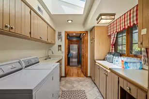 240 NE Scenic Dr, Grants Pass, OR 97526 - Photo 16