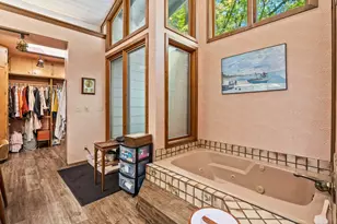 240 NE Scenic Dr, Grants Pass, OR 97526 - Photo 20