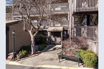 115 Rogue River Highway #302, Grants Pass, OR 97527 - Photo 2